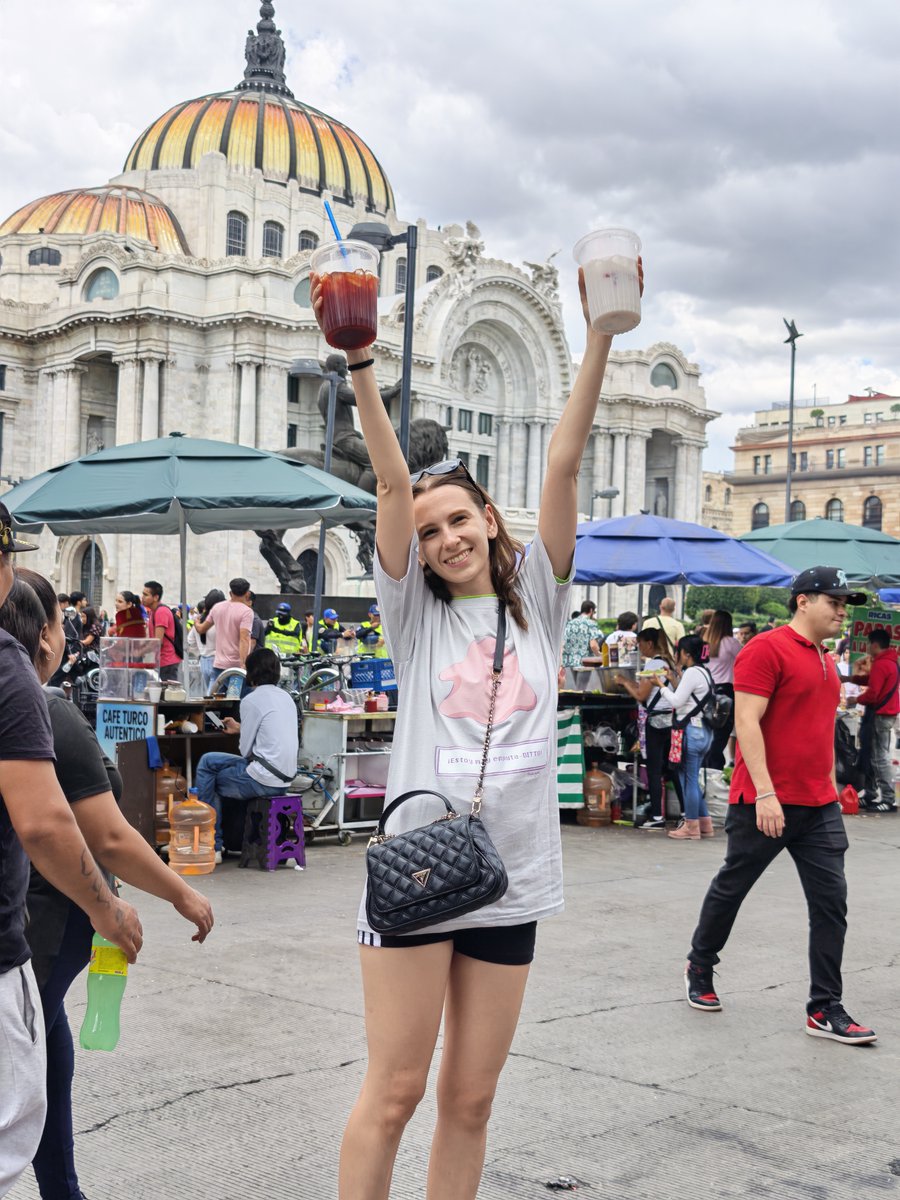 Busco trabajo en la CDMX 🇲🇽 cualquier cosa Taquería, repartidora etc...