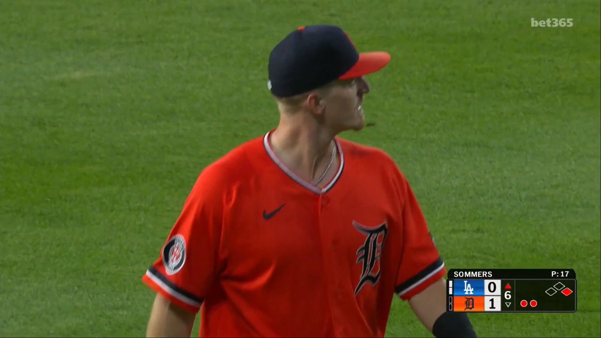 THE DODGERS GOT A HIT WITH A RUNNER IN SCORING POSITION!!! ……. only for Kyle Tucker to be absolutely hosed at the plate
