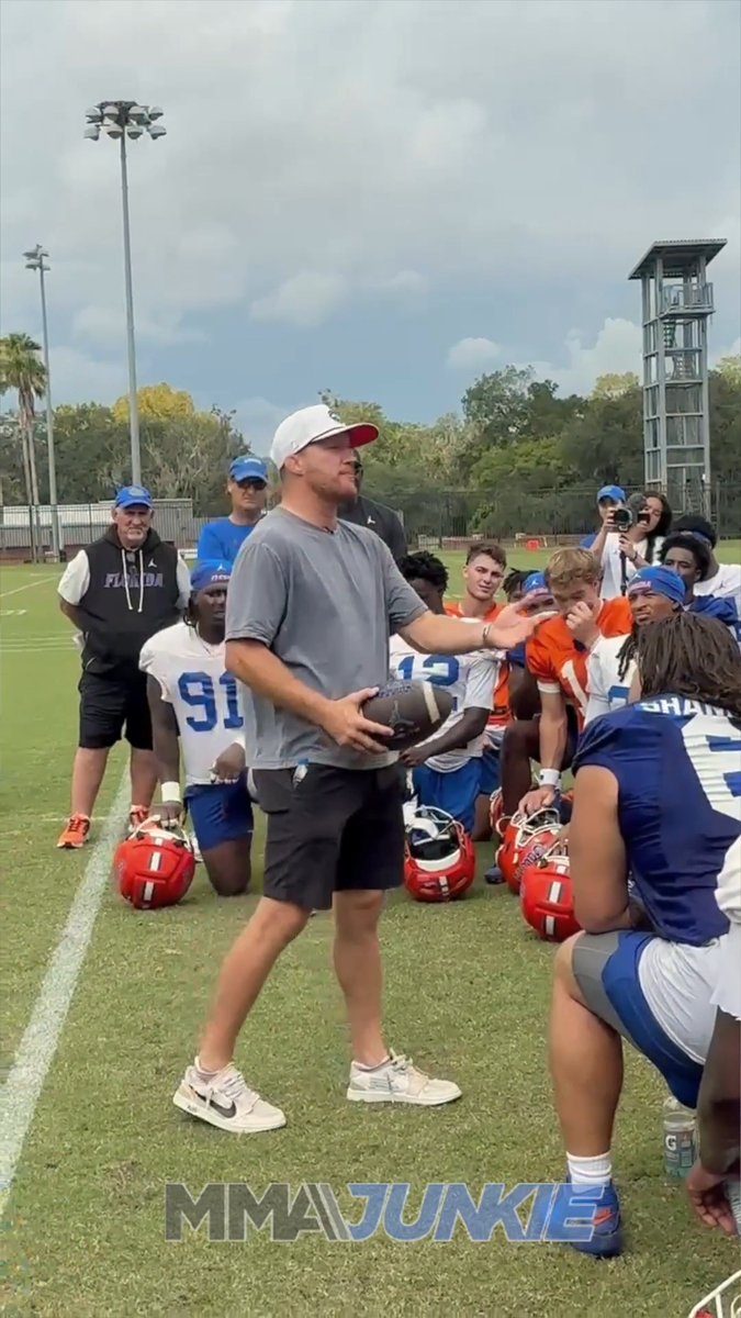UFC champ Justin Gaethje spent the day at University of Florida giving motivational speeches to the Gators football and basketball squads. 🐊🏆