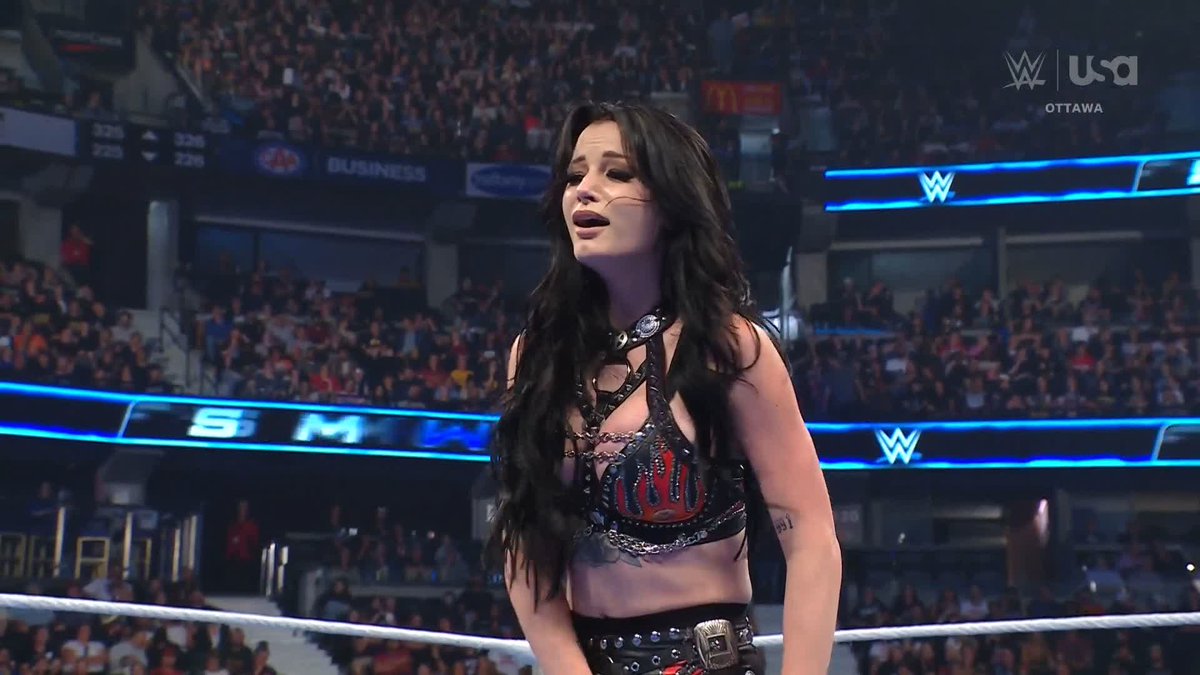 A SNEAK ATTACK 😫 Nikki Bella takes out Paige after the match!