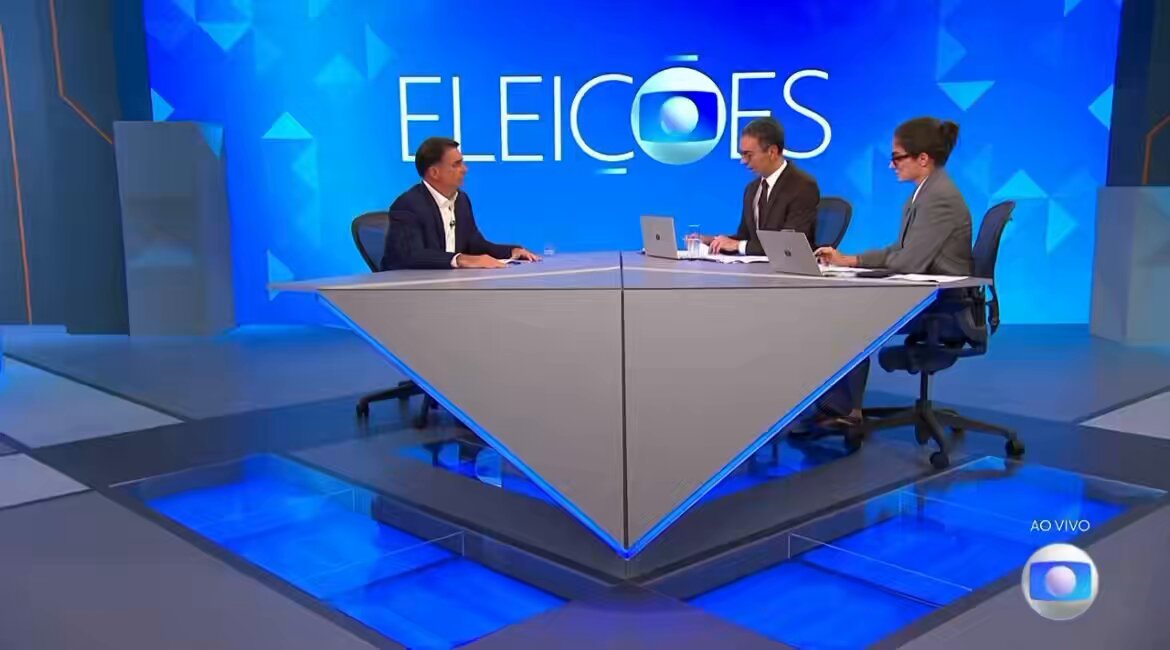 Flávio Bolsonaro preparadíssimo. Vou macetar o 22 com mais gosto do que nunca. A sensação de vitoria de 2018 é real! Cesar Tralli e Renata estão hiperventilando ao vivo durante a entrevista kkkkkkkkkkkkk cesar tralli respirou fundo kkkkkkkkkkkk