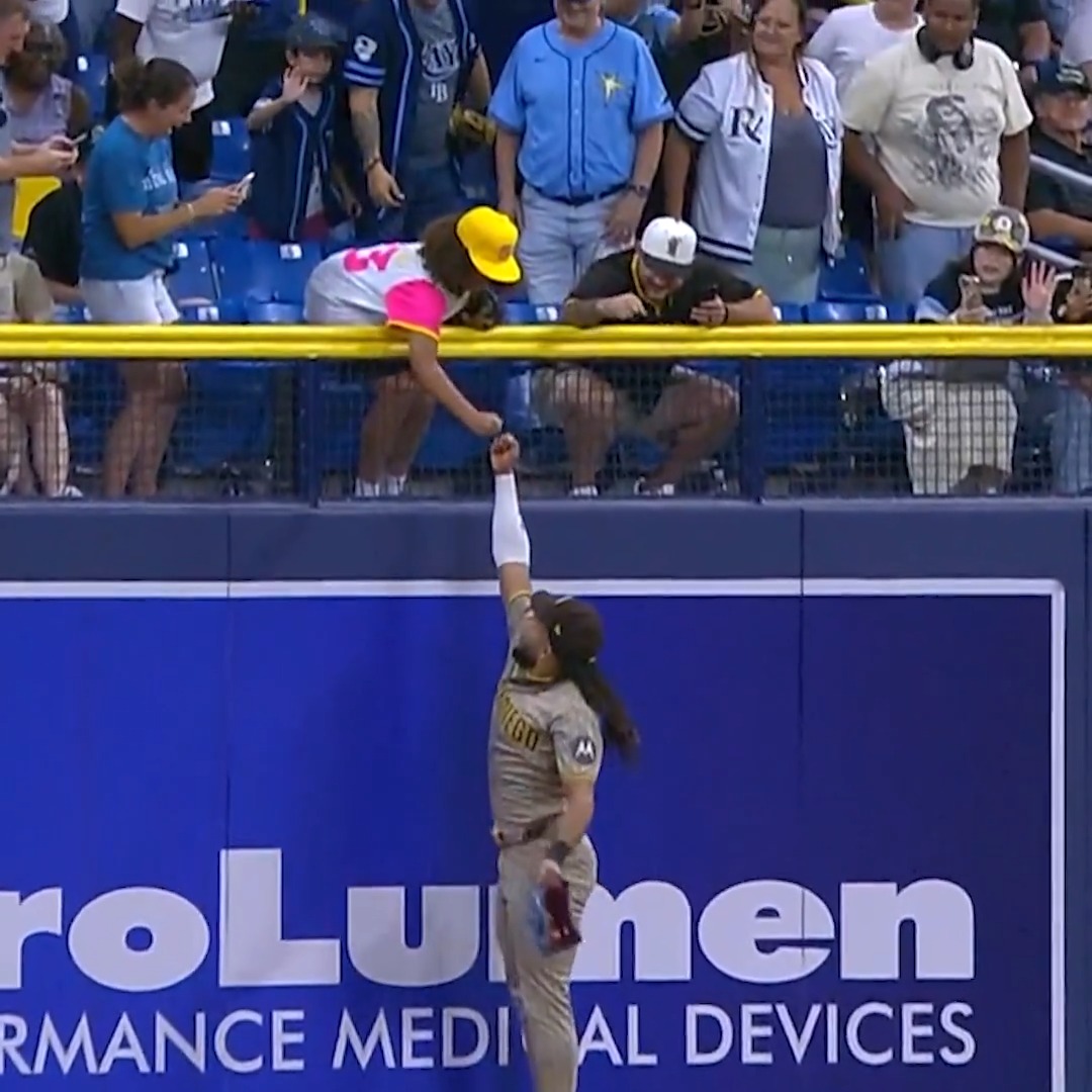 A Fernando Tatis Jr. fan caught a homer right in front of him 😳 The two shared a fist bump after the play 🥹