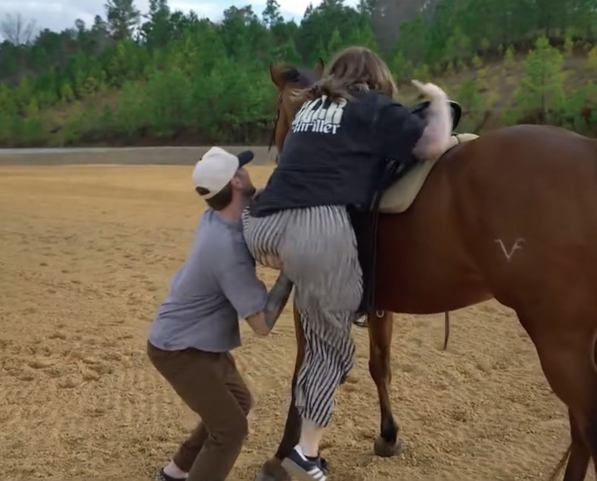 Dude is holding the horse and touching the camel at the same 🤣🤣