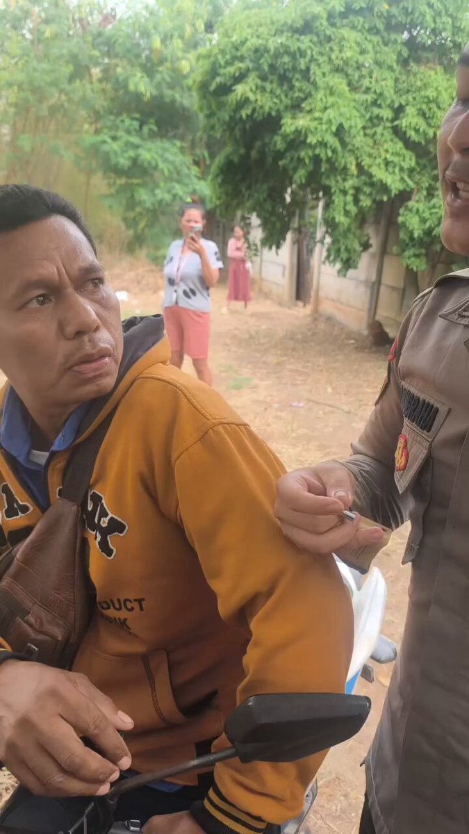 Polisi jadi centeng perusahaan. Lokasi Kab Bandung barat.