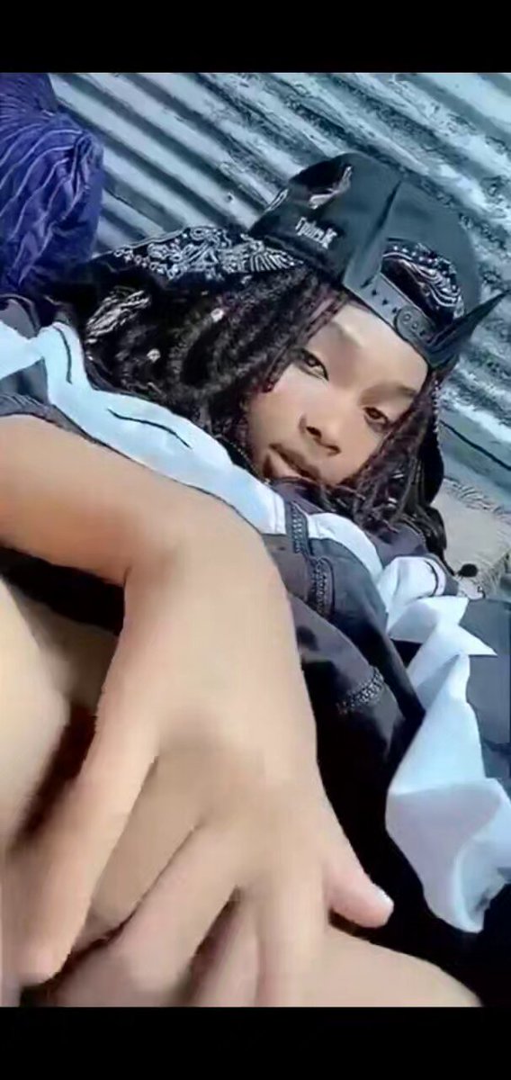 Pretty girl with a pretty pussy🤤💦