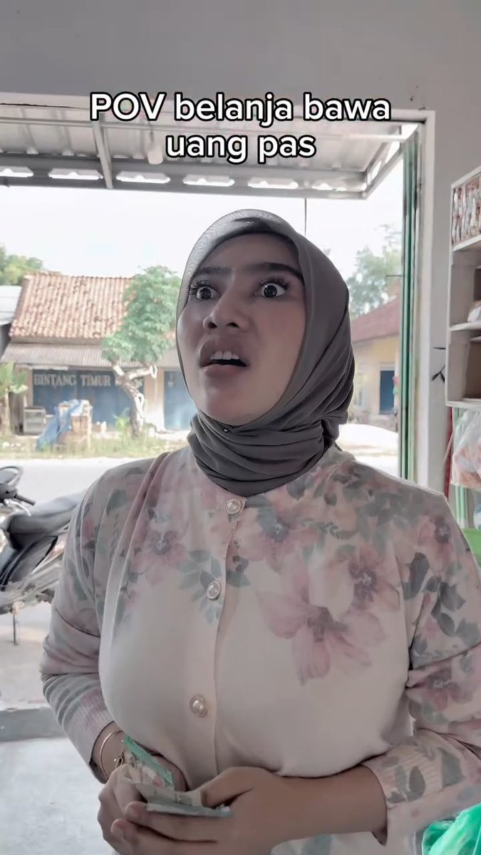 Itu yang bawa motor scoopy ngapain dah? wkwk