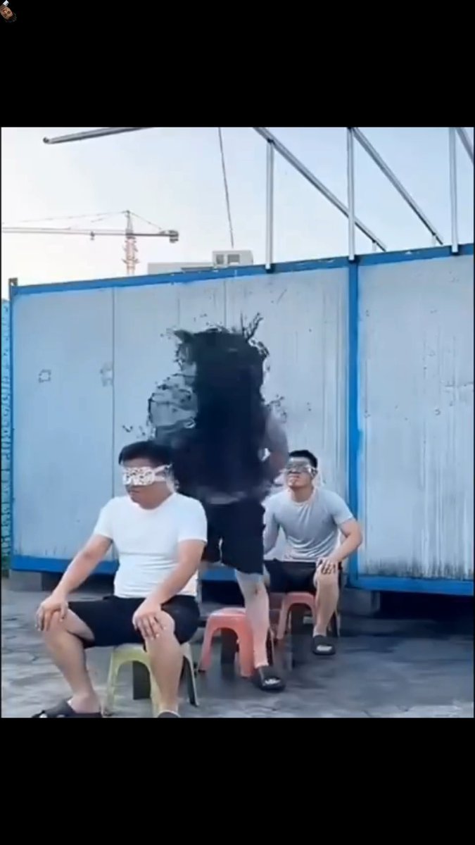 I laughed too many times for the middle guy 😂😂