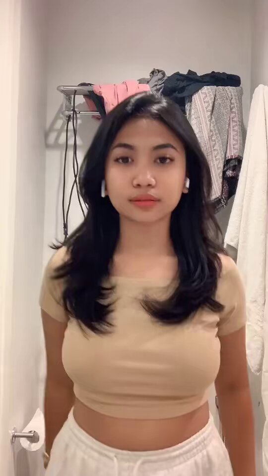 Anggi #idaman #pulen 𝗕𝗲𝗿𝗺𝗮𝗶𝗻 𝗱𝗲𝗻𝗴𝗮𝗻 𝗕𝗜𝗝𝗔𝗞✨ ----- 𝖪𝗅𝗂𝗄 𝖫𝗂𝗇𝗄 𝖽𝗂 𝖡𝗂𝗈 ➡️➡️➡️