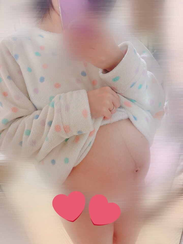 배 볼록해질수록 요즘 성욕 넘 뿜뿜해서 못참겟어... 🤤