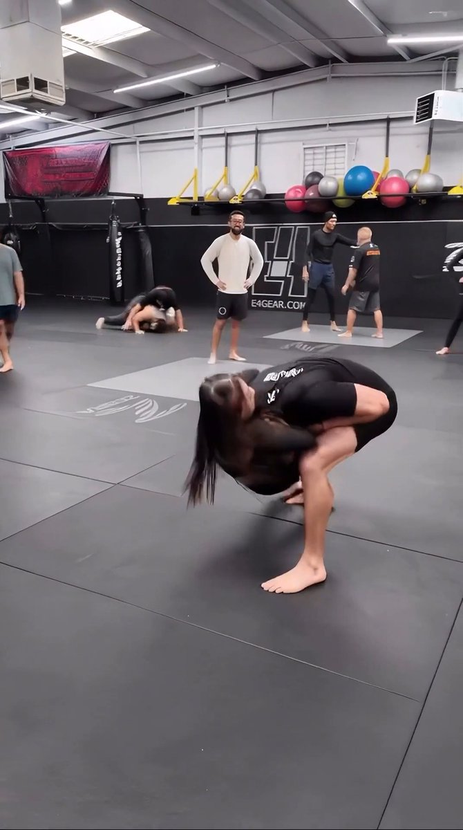 MMA Girl Submits a Man #bjj #wmma #mma #CombatGirls