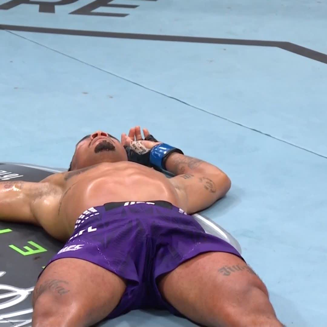 Ele finalizou!! Veja como foi a vitória do 🇧🇷 @AndreMascote no #UFCXangai! [ Assista ao vivo no @ParamountPlusBR ]
