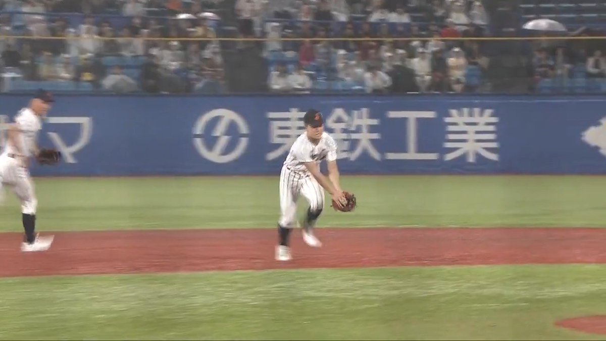 ◤侍ジャパンU-18壮行試合◢ 高校日本代表 × 大学日本代表 7回表 ショート池田(横浜)のファインプレー 出塁を許さない! 🔻 #バーチャル高校野球 でライブ配信中!