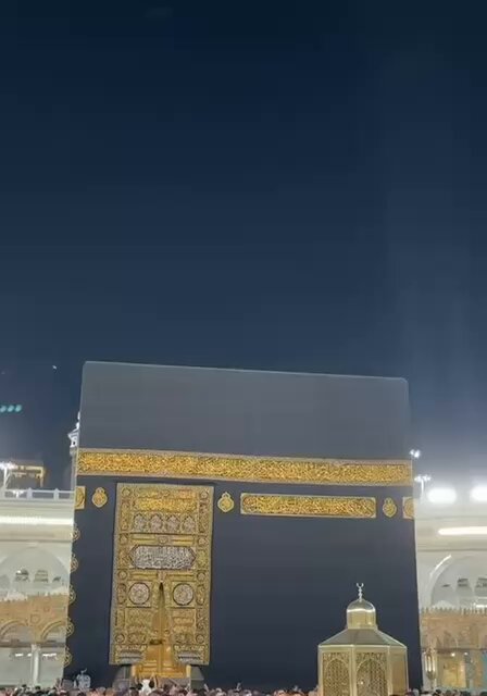 دعاء لكل مسلم ومسلمه من أمام الكعبة المشرفة والمقدسة والملتزم الشريف أسأل الله العظيم رب العرش العظيم أن يجعل لك منه أوفر الحظ والنصيب ومن تحب ..