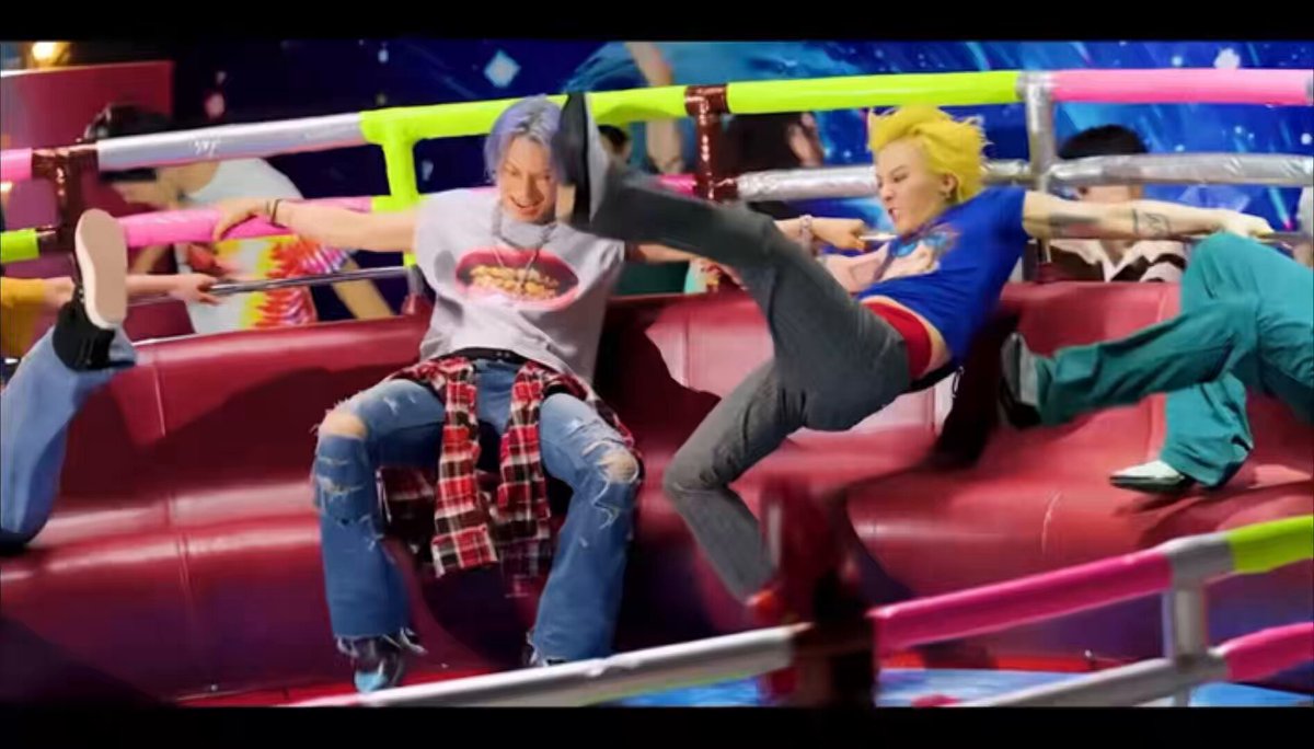 My favorite part of the MV isn’t even the styling, the colors or the song, it’s how obvious it is that all three of them genuinely had so much fun filming it 😭😭 nothing beats BIGBANG enjoying being BIGBANG #BIGBANG #빅뱅