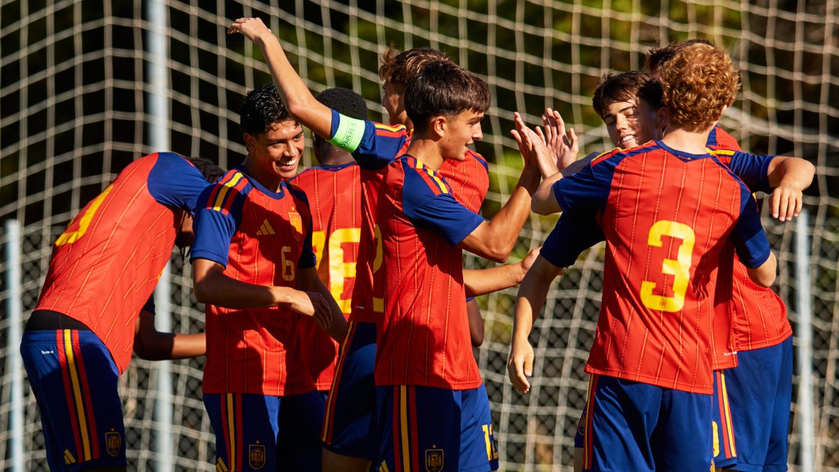 📹 𝗥𝗘𝗦𝗨𝗠𝗘𝗡 I 🇪🇸 3-0 🇺🇾 ⚽️ 1-0 I Ian Mencía ⚽️ 2-0 I Roberto Tomás ⚽️ 3-0 I Curro Navarro 💻 Crónica: #NuestraBase | #SUB18