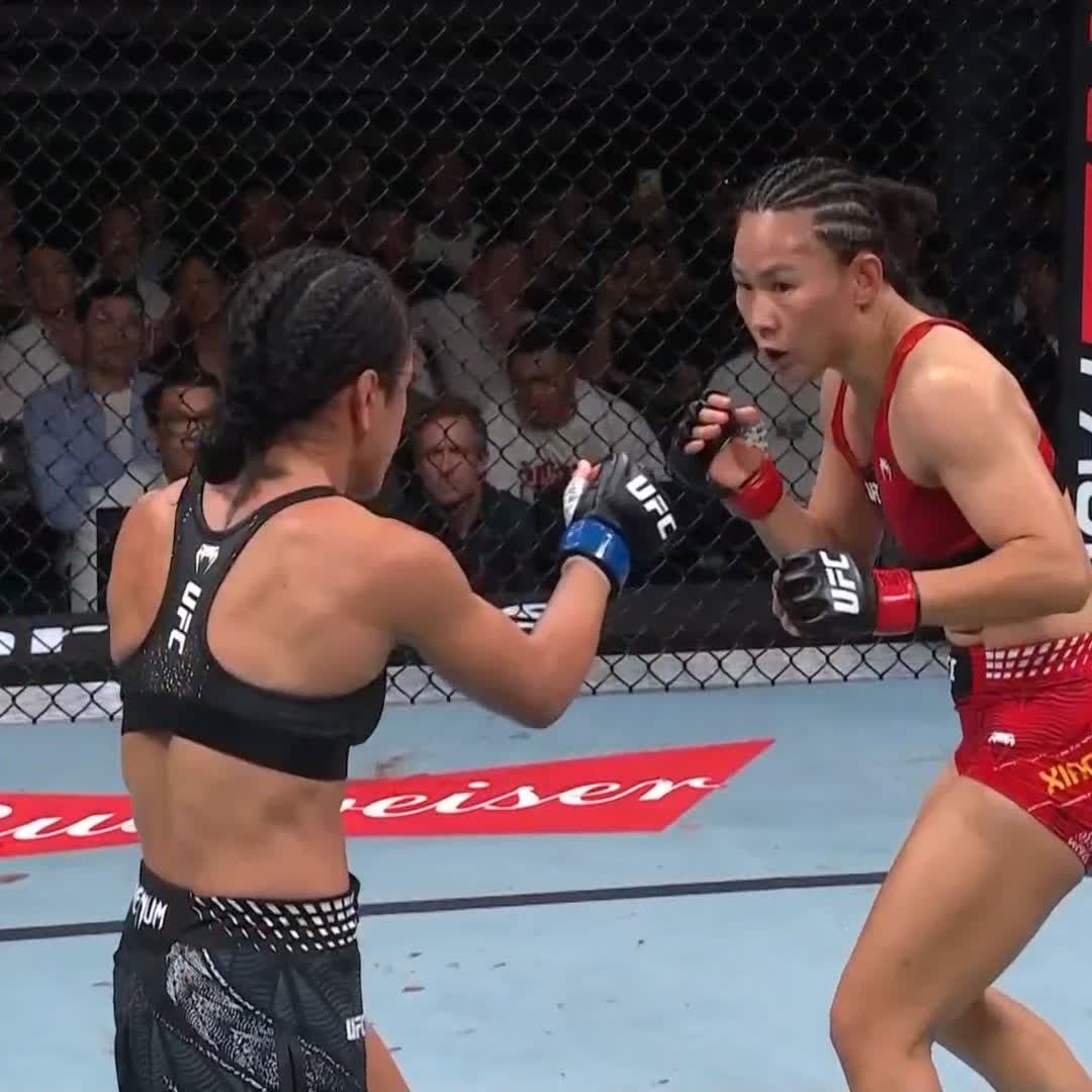 CODAZO BRUTAL 🔥 Impactante 🛑 Qué forma de noquear ‼️ Así noqueó la brasileña Denise Gomes 🇧🇷 #UFCShanghai | Ver en vivo por Paramount+ Deportes