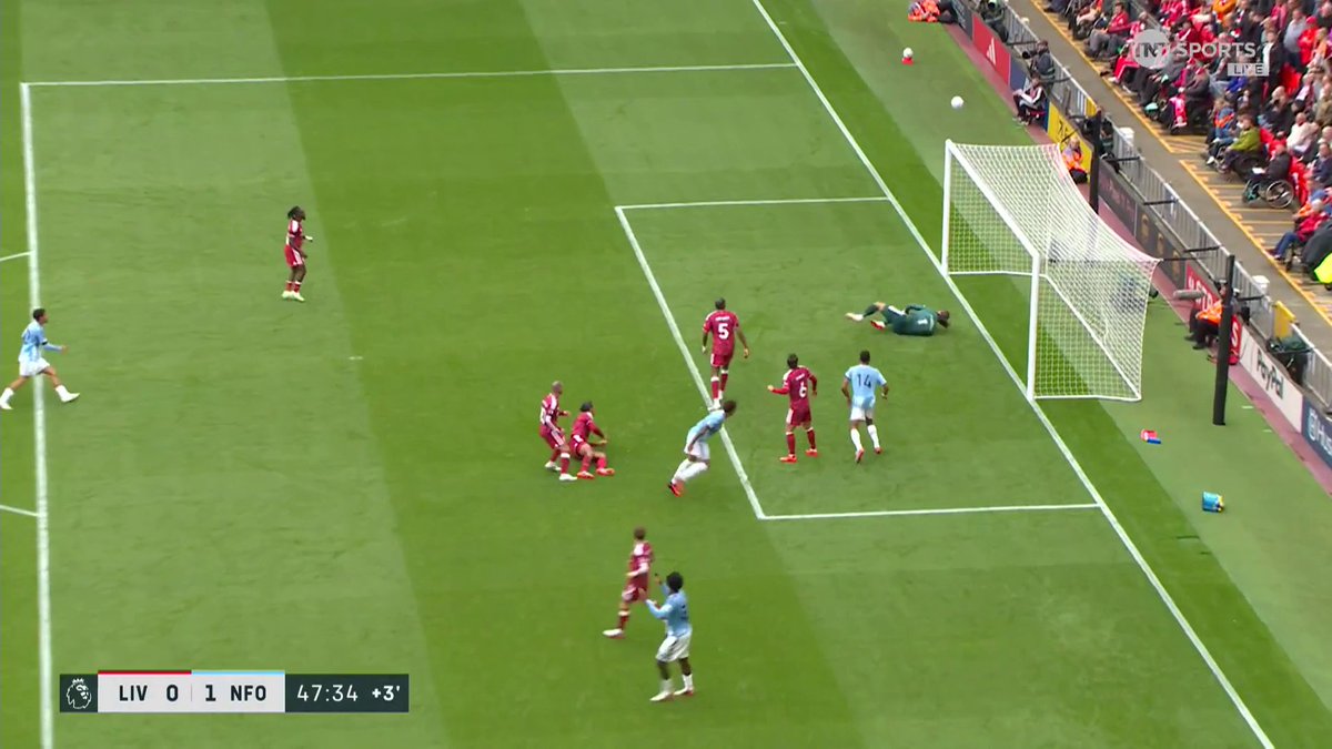 A world-class save from Alisson denies Forest a second! 🤯🧤 📺 Watch live on TNT Sports & HBO Max
