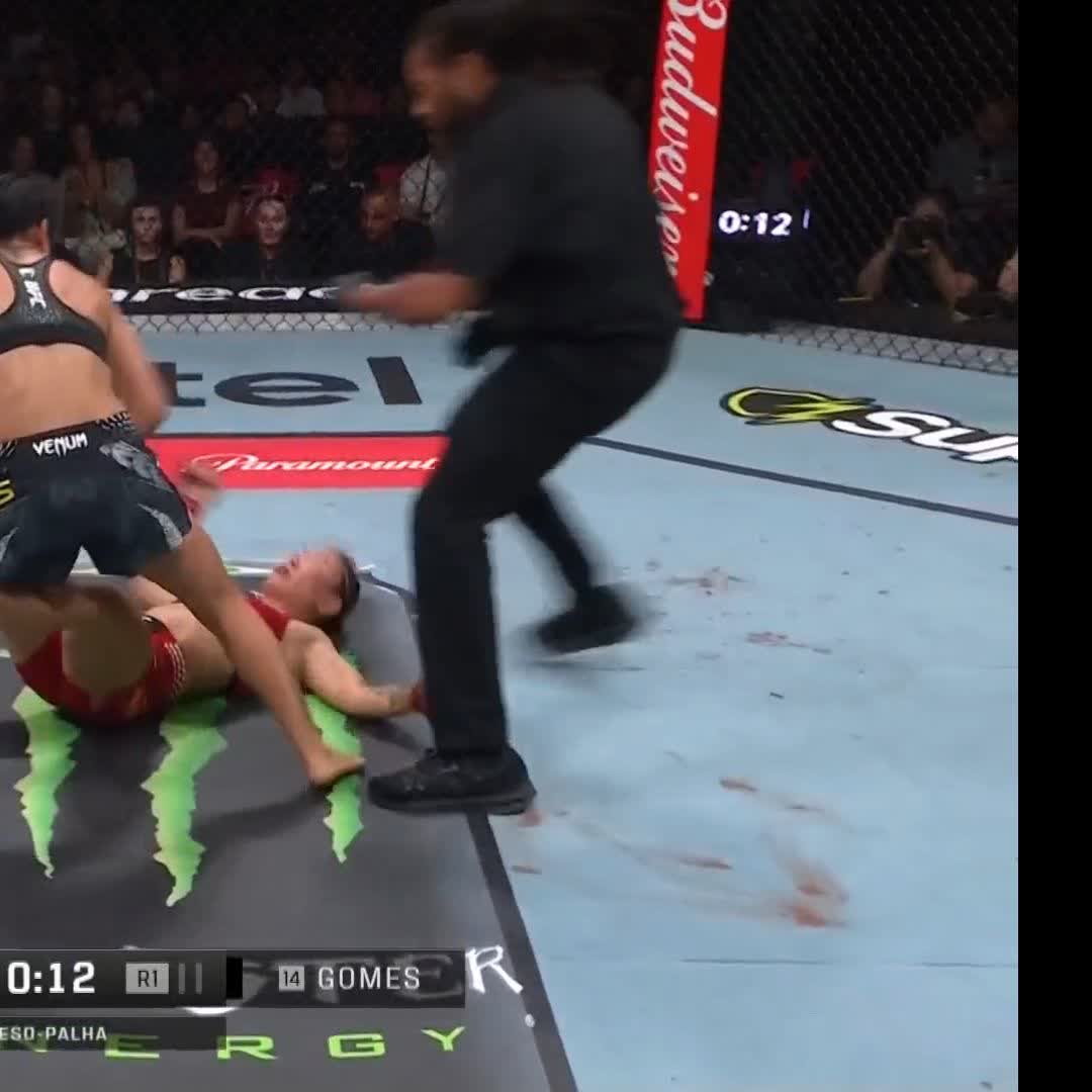 QUE COTOVELADA! Veja como foi o nocaute de Denise Gomes no #UFCXangai! [ Todos os eventos do UFC ao vivo no @ParamountPlusBR ]