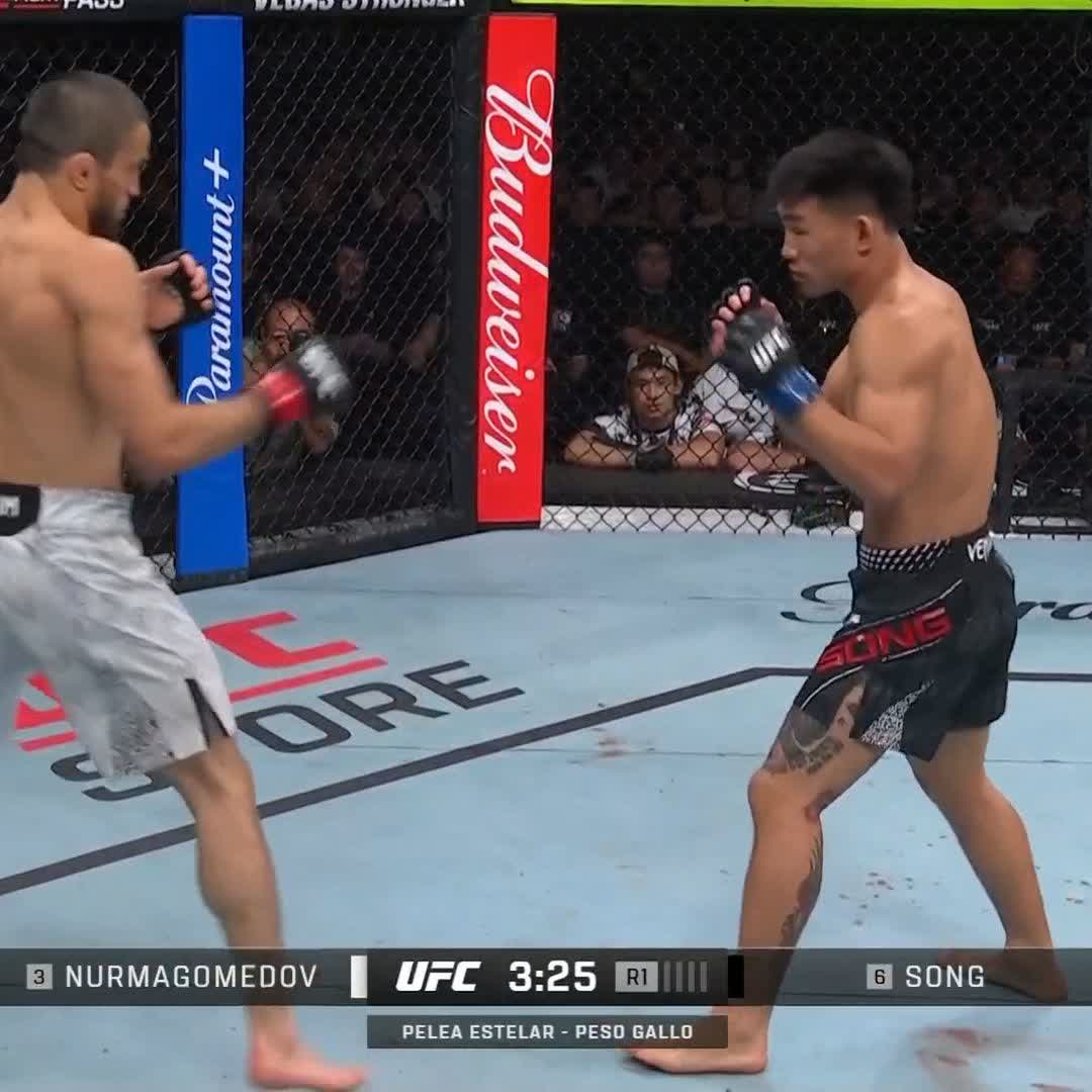 Vean la rapidez de Nurmagomedov para realizar ese derribo 😱 #UFCShanghai | Ver en vivo por Paramount+ Deportes