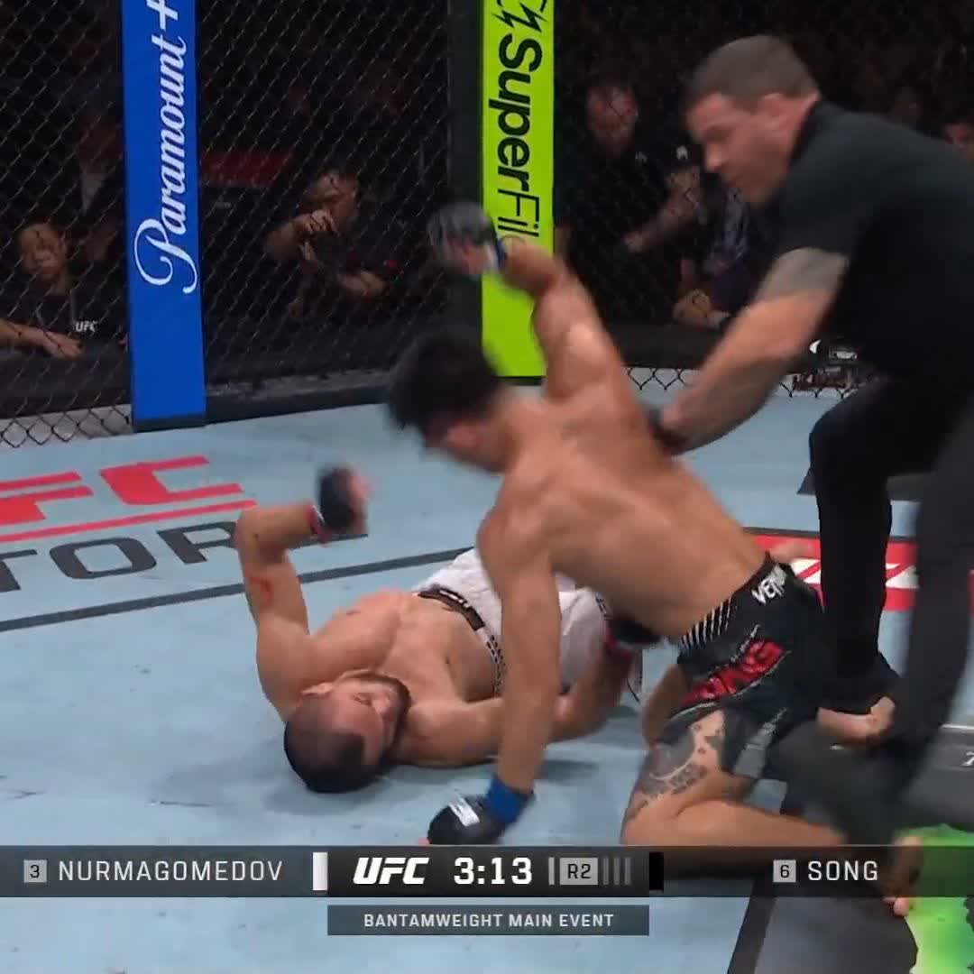 😱 Song Yadong en héros à l'#UFCShanghai !!! Il s'impose par KO au deuxième round à domicile face à Umar Nurmagomedov