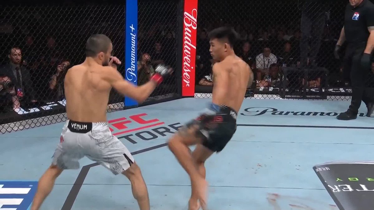 En la pelea estelar, Song Yadong 🇨🇳 noqueó de forma dramática a Umar Nurmagomedov ‼️ Después de esta victoria definitivamente habrá movimientos en la categoría de 135 libras 🧨 #UFCShanghai | Ver en vivo por Paramount+ Deportes