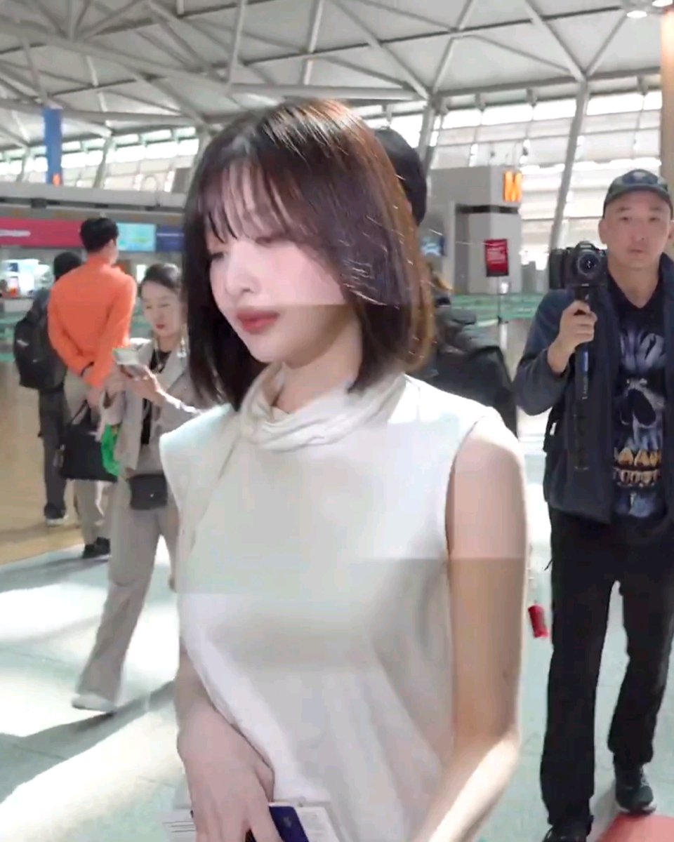 It's crazy how effortlessly gorgeous joy is