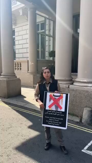 هذي ما اتعبت وهي تنابح خلاص يالسفلة إنتي مو كويتية الحين فلا تدخلين نفسك في شؤون دولة لها سيادتها واضح عليج الخنوع و الأسف و الحسرة بسبب سحب الجنسية ، دولة الكويت ما تتشرف فيج وشوفي لك جنسية ثانية تليق باخلاقج الخايسة #البحرين