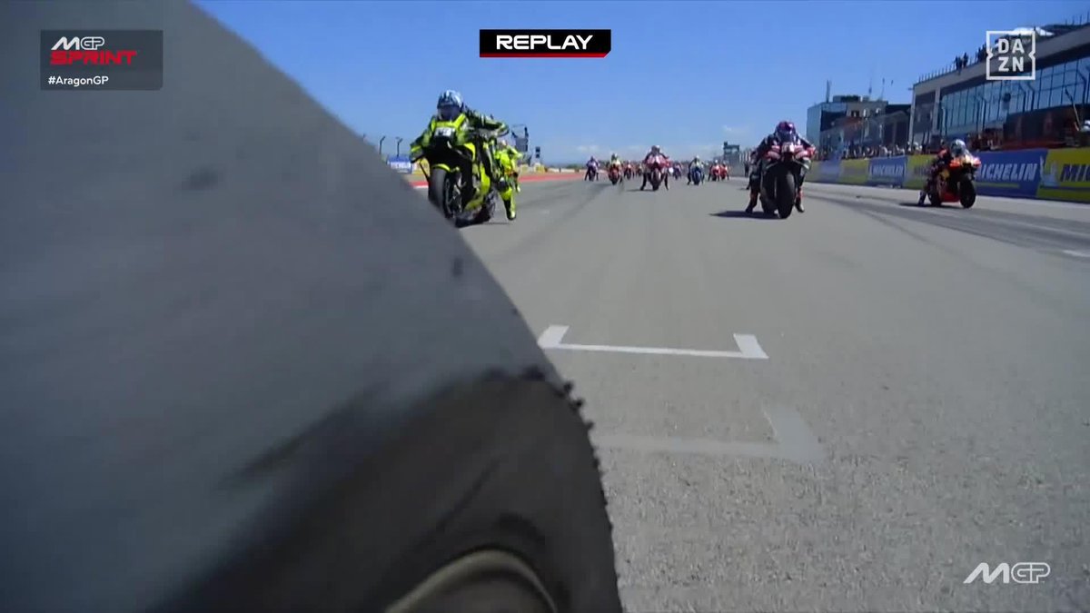 Si es que con Marc Márquez hasta parece fácil ✨ El FRENADÓN para adelantar a Bezzecchi y dominar con puño de hierro la sprint 🔝 #AragonGP 🇪🇸 #MotoGP 🏁