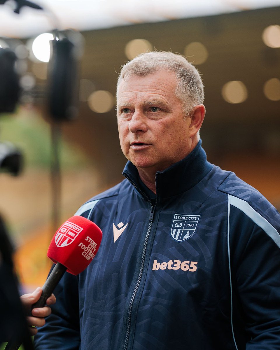 Mark Robins' reaction from Molineux 🗣️