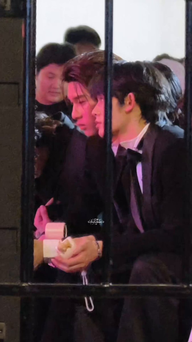 ตี๋มึนหัว ปิ๊ปน่าจะถามเอายามั้ย แล้วก็หันมาถามให้ แง ไอม๋าเป็นไรมากมั้ย 🥺🥺🥺