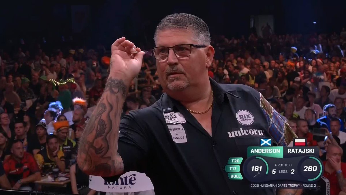 ANDO STORMS PAST RATAJSKI! 🚂 The performance of the tournament so far! Gary Anderson produces a 105 average to breeze past Krzysztof Ratajski and book his place in round three! 📺 #ET11