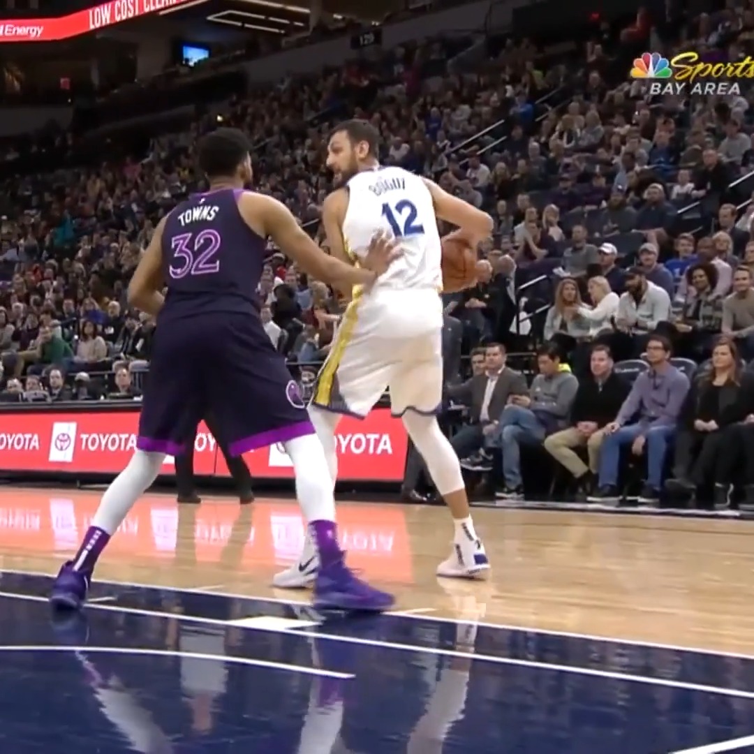 Start your Saturday with some Andrew Bogut DIMES 👀