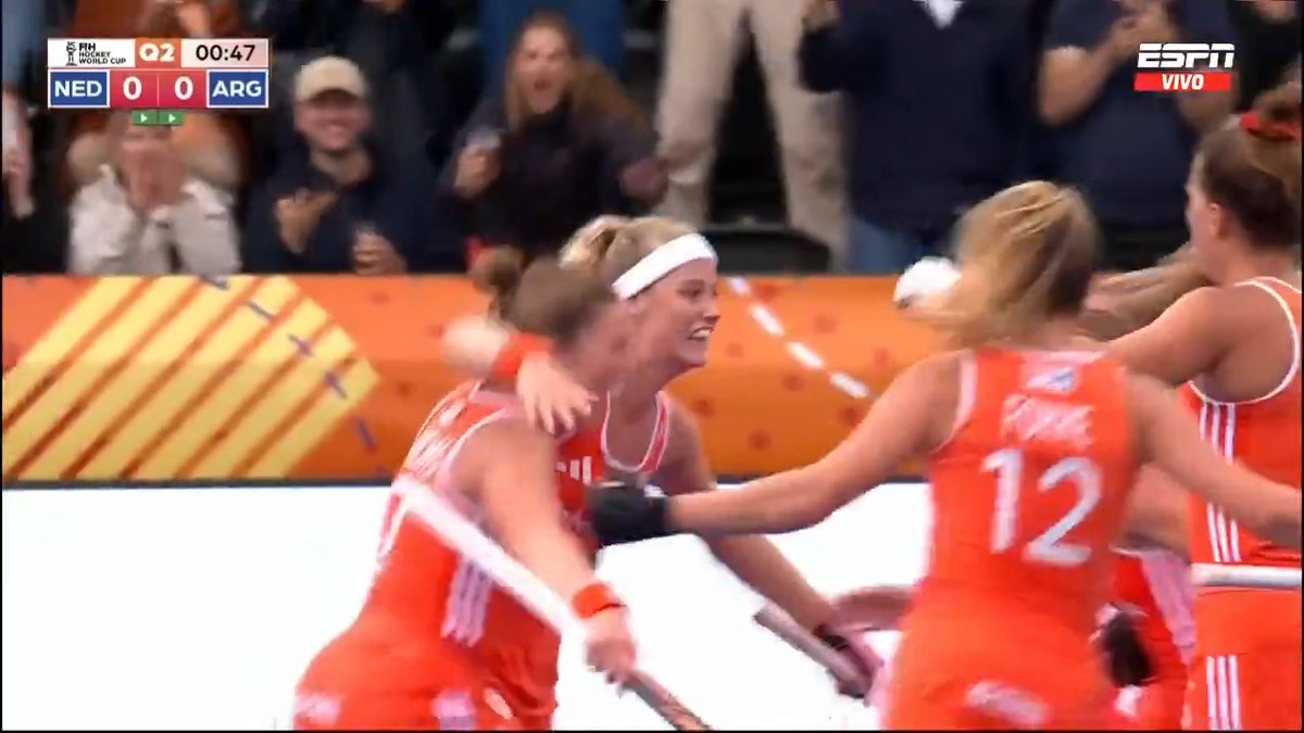 Primer corto de Países Bajos en el partido, gol de Yibbi Jansen. 119 goles en 120 partidos. La mejor del mundo. A seguir, Leonas. Vamos.