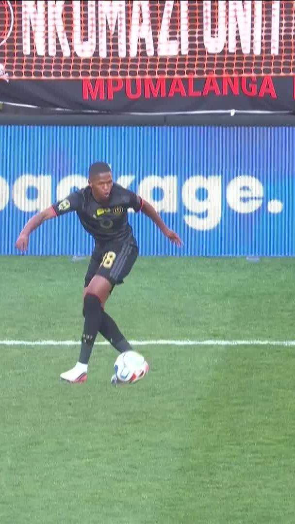 Mpho Padime dished out some skills in Rele Mofokeng’s number 🔥 🎥 SuperSport Football ⚽️