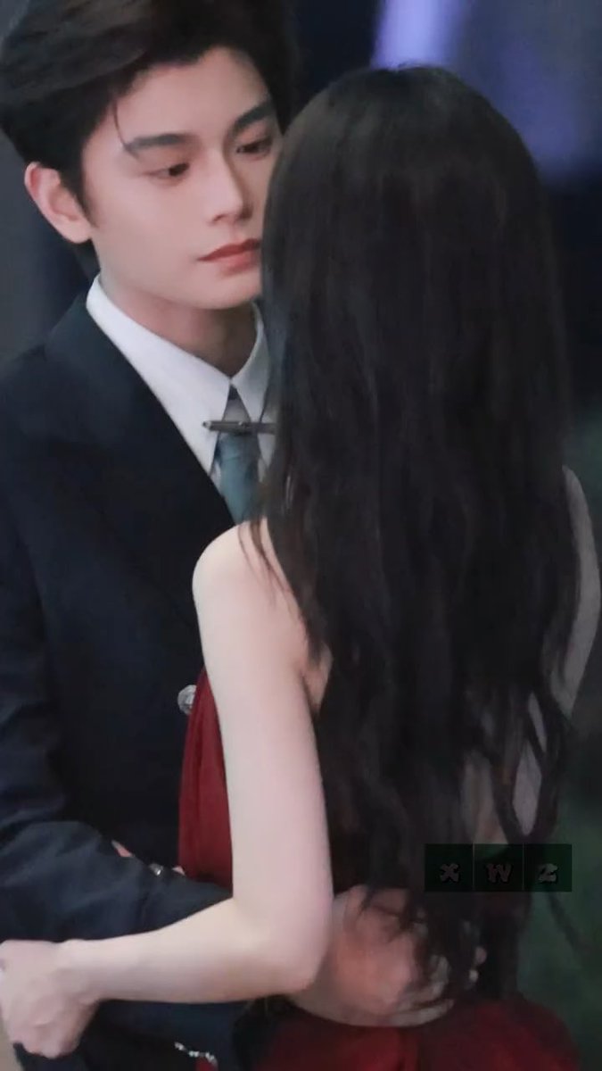 Oh my gosh 🥵literally grabbing her at the waist, behave! Shen Yan