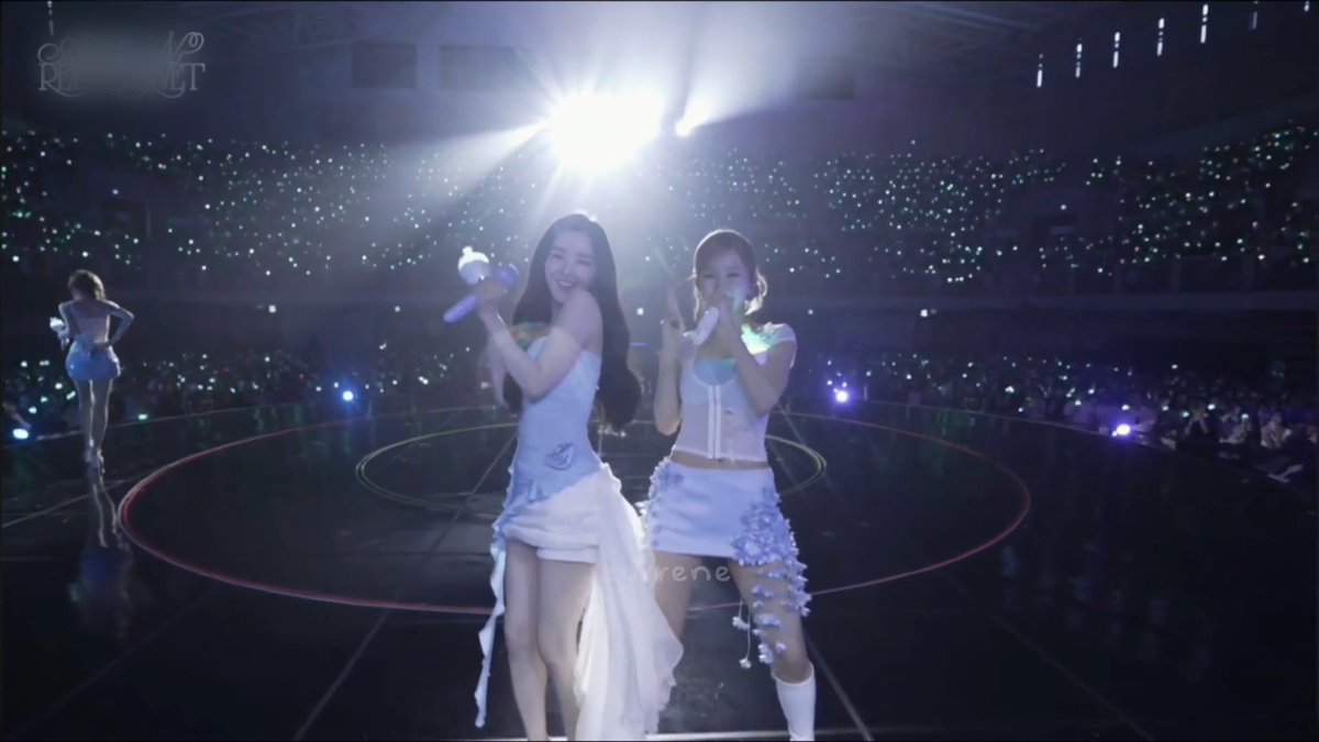 RED VELVET - HULA HOOP