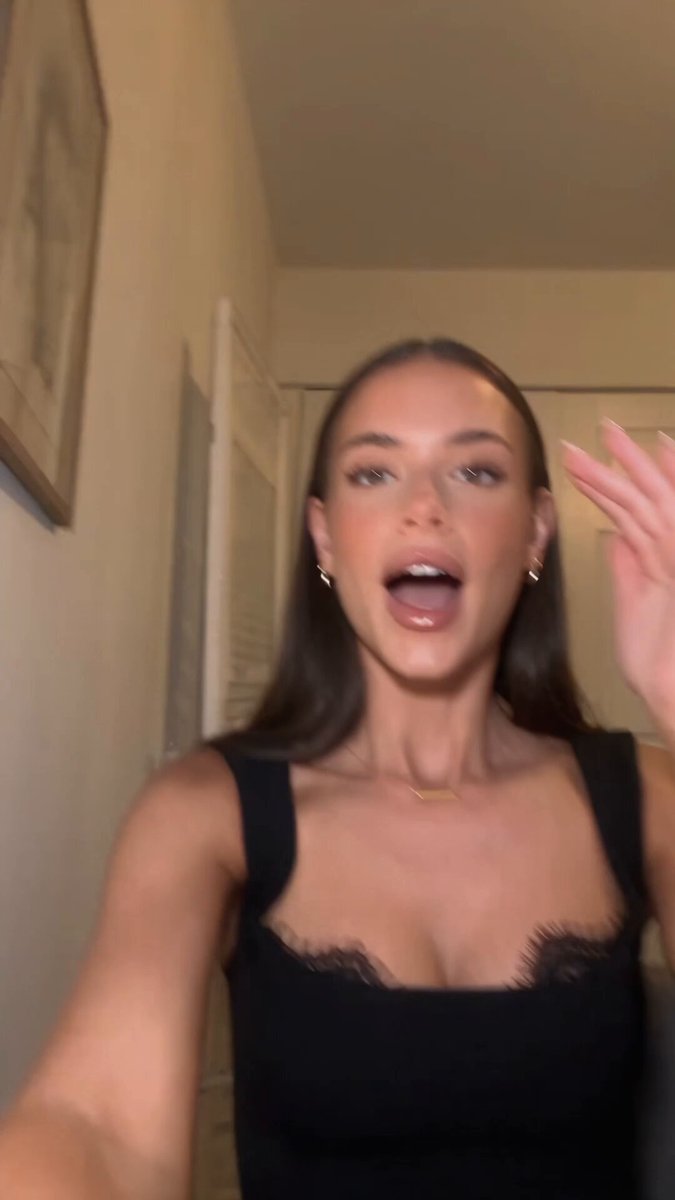 I genuinely had to double check if this was AI. Seedance 2.5 nailed the stuff that usually gives AI UGC away the hand gestures, tiny body movements, facial reactions, speech timing... it's not just “good AI video” anymore this is starting to look like footage I could've recorded with a real creator