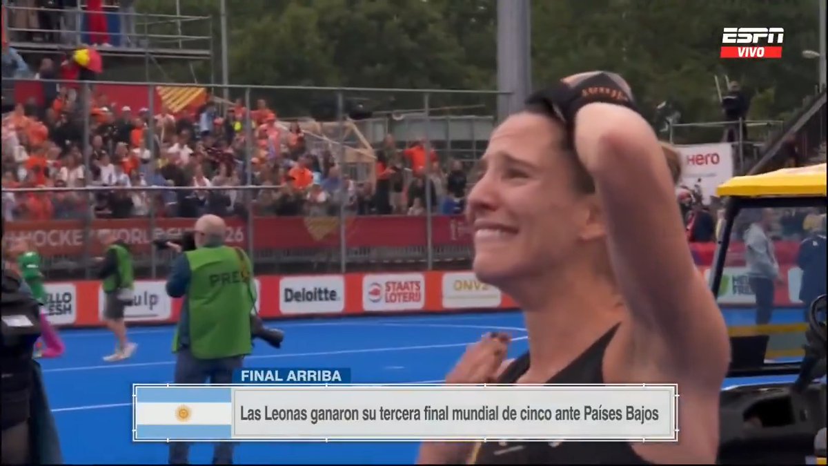 Las dos caras de la final del Mundial de hockey: 🥹🇦🇷 Lágrimas de emoción de Las Leonas tras consagrarse campeonas del mundo 🥹 🇳🇱 Lágrimas de tristeza de las jugadoras de Países Bajos al escaparse un nuevo título 📺 Todos los partidos de #HWC2026 en Disney+ Plan Premium