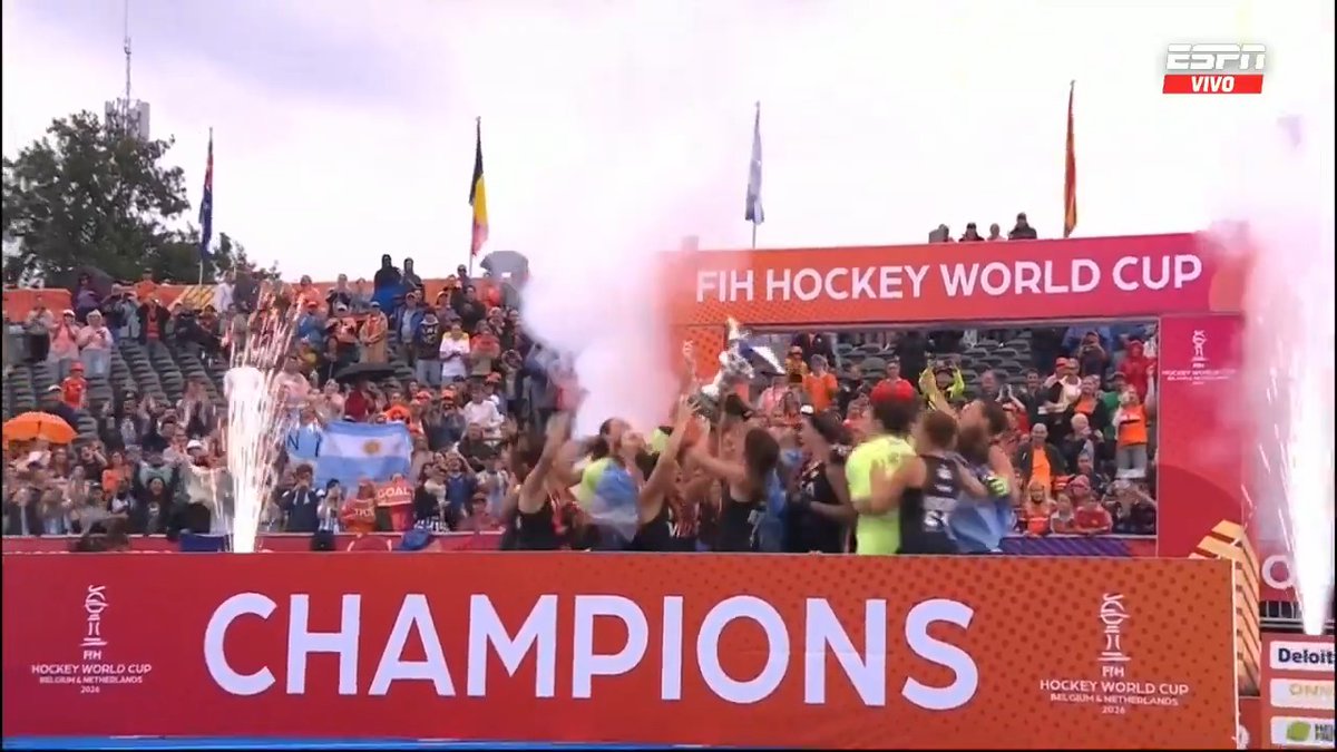 ⭐⭐⭐ ¡¡LLEGÓ LA TERCERA ESTRELLA!! COMO EN EL 2002 Y 2010, LAS LEONAS ALZARON LA COPA Y SE CORONARON CAMPEONAS DEL MUNDO POR TERCERA VEZ. ¡SALUD! ⭐⭐⭐ 📺 Todos los partidos de #HWC2026 en Disney+ Plan Premium