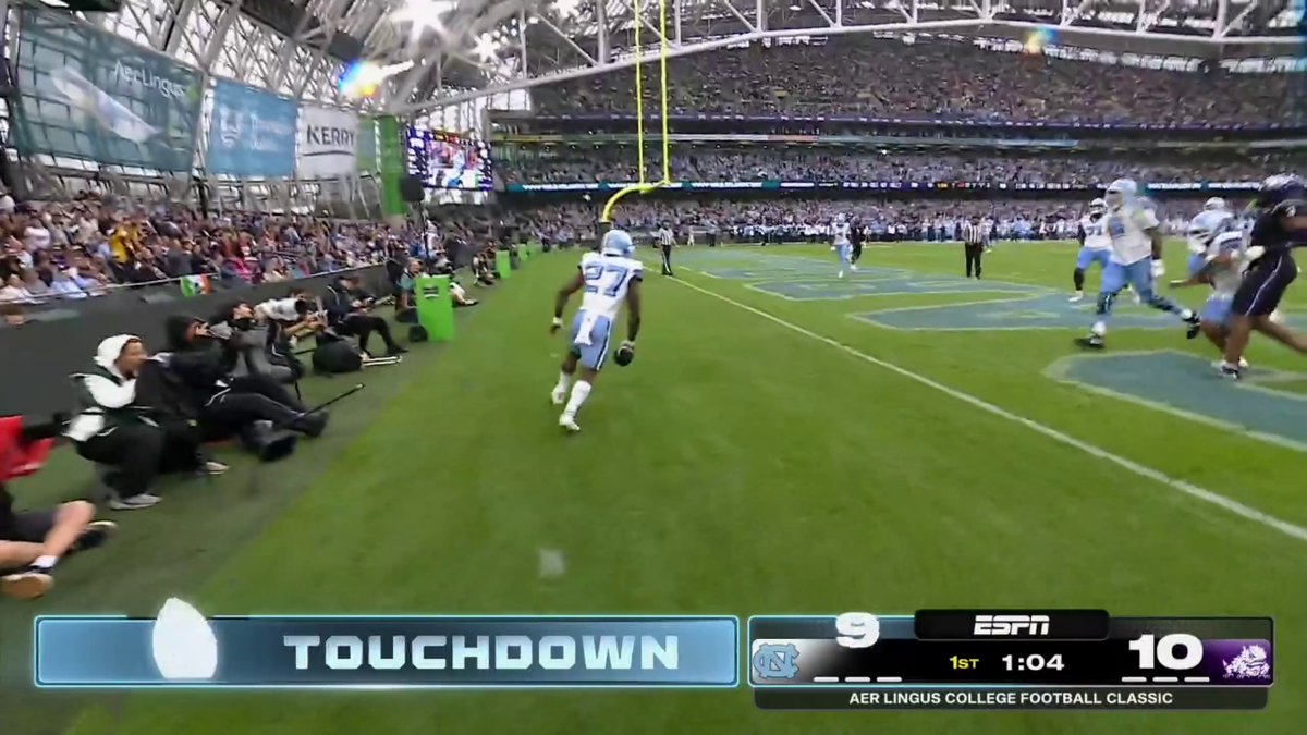 Tar Heels pick up the tempo to level it in Dublin 🇮🇪 ✅ Convert on 4th &amp; 7 ✅ Punch it in the next play