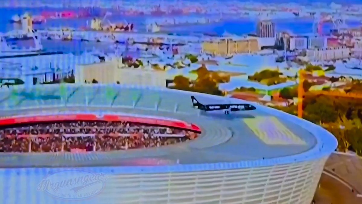 That's an insanely low flyover by these Airlink Embraer 190's conducted over DHL Stadium in Cape Town, South Africa earlier this week 👀✈️ Fly accordingly... #CityLife #flying #SouthAfrica #embraer #Airlink #CapeTown #pilot #low #FAFO #close #almost #AllBlacks