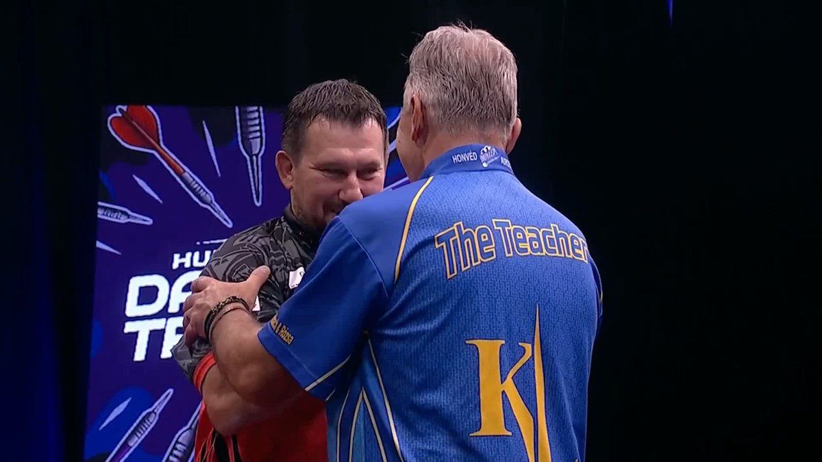 CLAYTON PREVAILS! Jonny Clayton sees off a valiant display from home hero Laszlo Kadar to win 6-3 and reach Finals Day in Hungary! 📺 #ET11