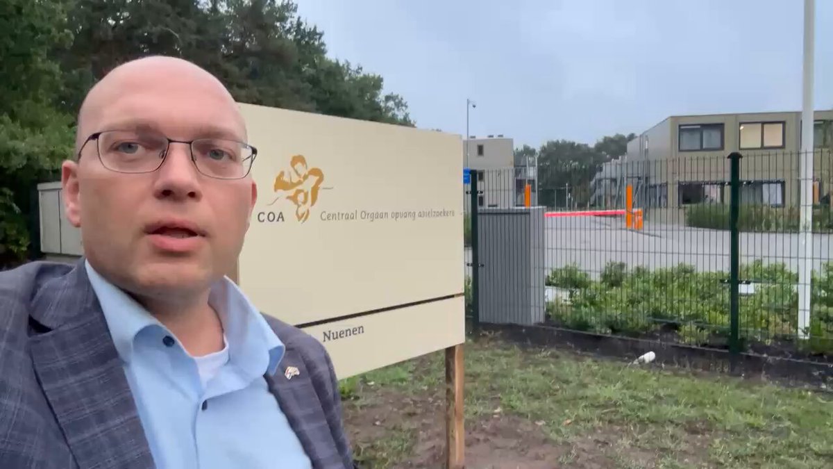 Het splinternieuwe AZC in #Nuenen, gebouwd midden in de natuur waar stikstof voor de bouw opeens géén probleem is; maar van onze Brabantse boeren worden hun vergunningen vanwege stikstof wél ingetrokken! #GEENAZC #PVV #Brabant #stemPVV