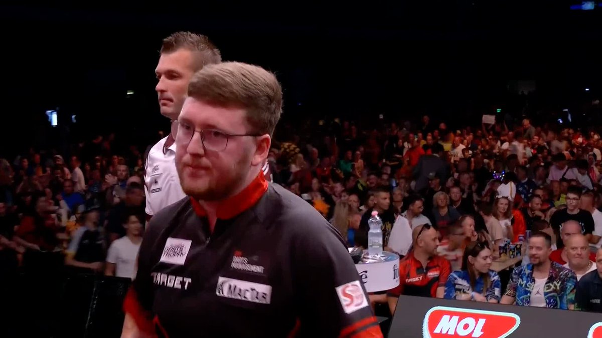 BARRY INTO THE LAST 16! Keane Barry wins five legs straight to reach his first Euro Tour Finals Day in three years, defeating Madars Razma 6-2! 📺 #ET11
