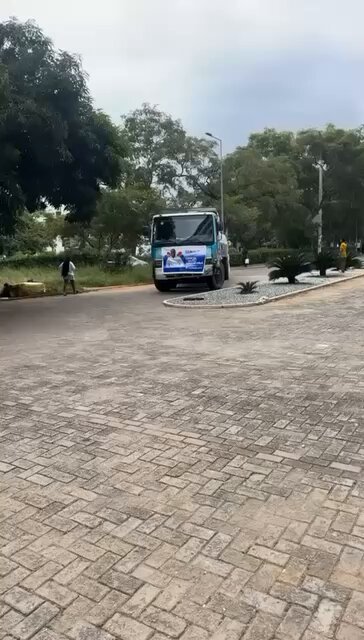 I provided sachet water for some students of the University of Ghana, Legon. It wasn’t about doing something extraordinary but just a simple gesture to support students going about their busy day. #YenDaakyeNti