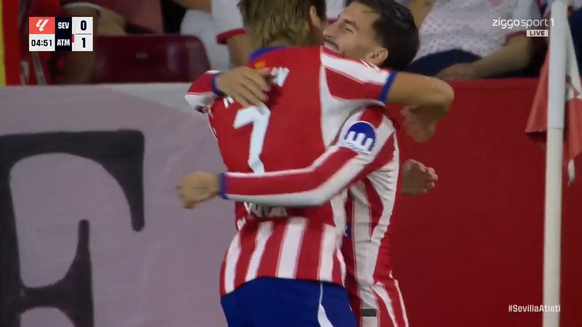 Razendsnel pakt Atléti de voorsprong 💪 Álex Baena schiet de bal keurig in de hoek: 1-0! 🦸♂️ #ZiggoSport #LaLiga #SevillaAtléticoMadrid