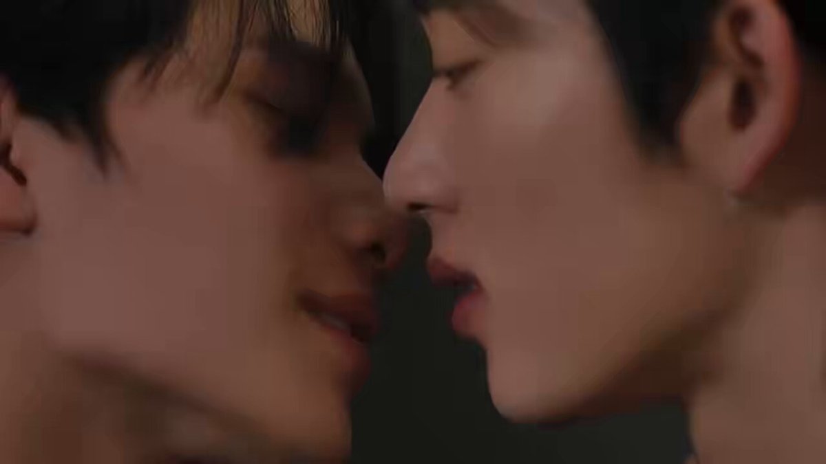 yk whats so fucking crazy about this, the way dean pulls back and is like "oh you want it? cmon take it" and moths like "alright bet" and pulls him in😫🫠 MANIAC OPENING NITE #YouManiacSeriesEP1