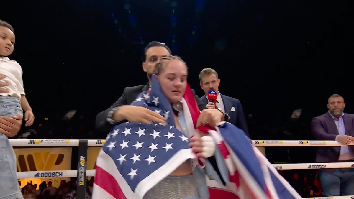 WHAT. A. FIGHT 🤩 Reina Tellez wins a THRILLER against Jessica Barry! 👏