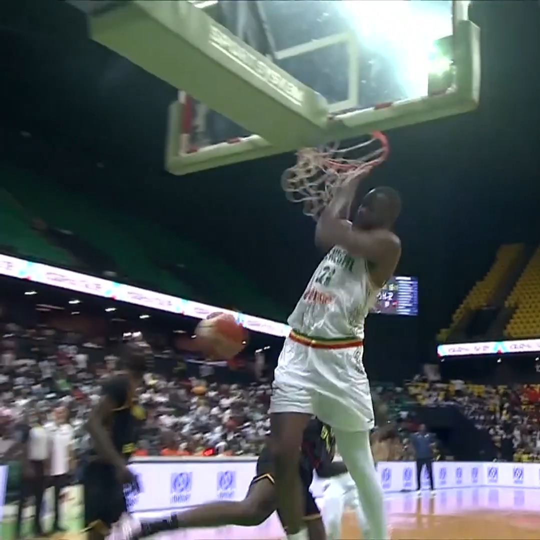 Brancou with the MAGIC 🪄 Atoumane with the FINISH 💥 #FIBAWC x FSBB 🇸🇳🏀