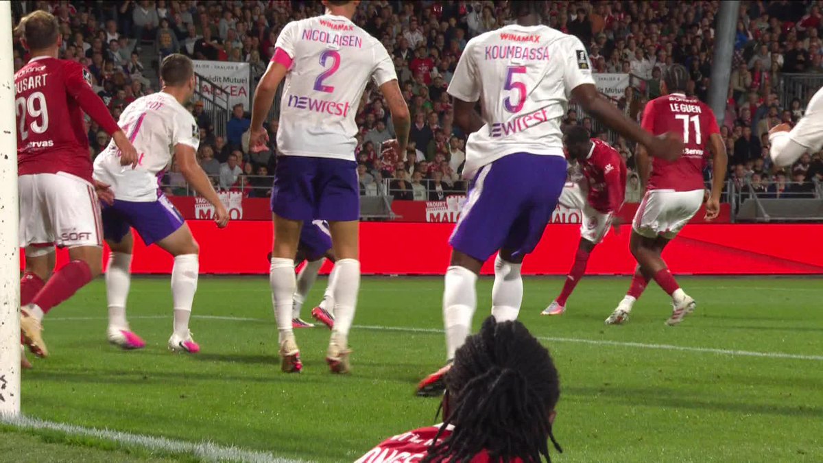 Le Stade Brestois 29 ne lâche rien ! 🚀 Le but du match nul est signé Ajorque ⚽️ #SB29TFC